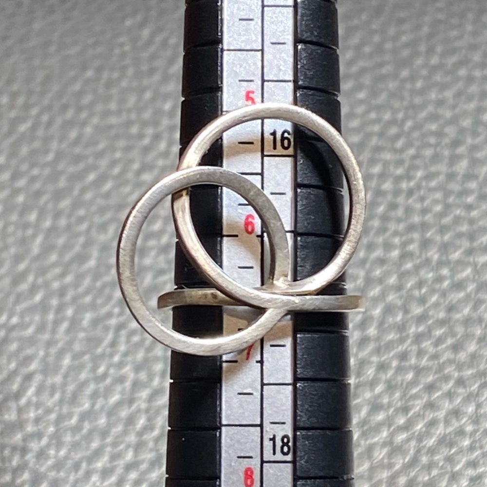 Elegant Silver Interlocking Rings - image 1